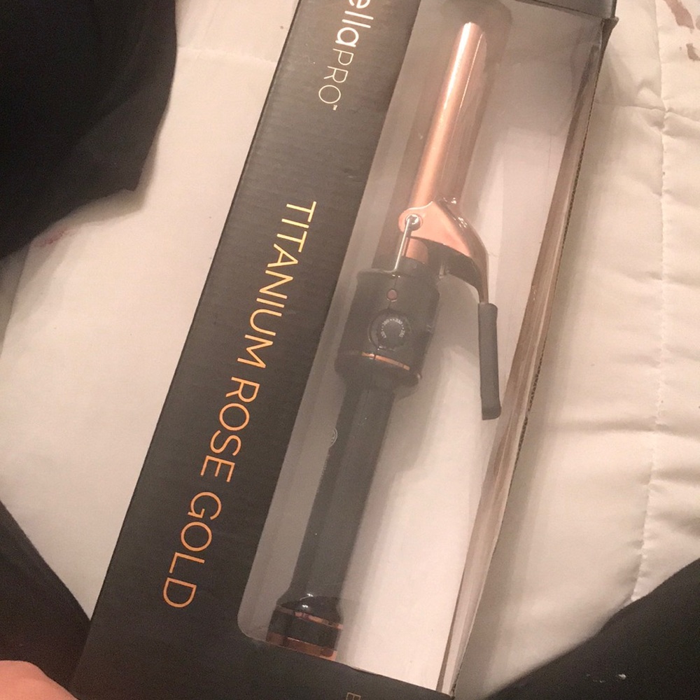 Titanium rose gold 1 1/4 barrel curling iron