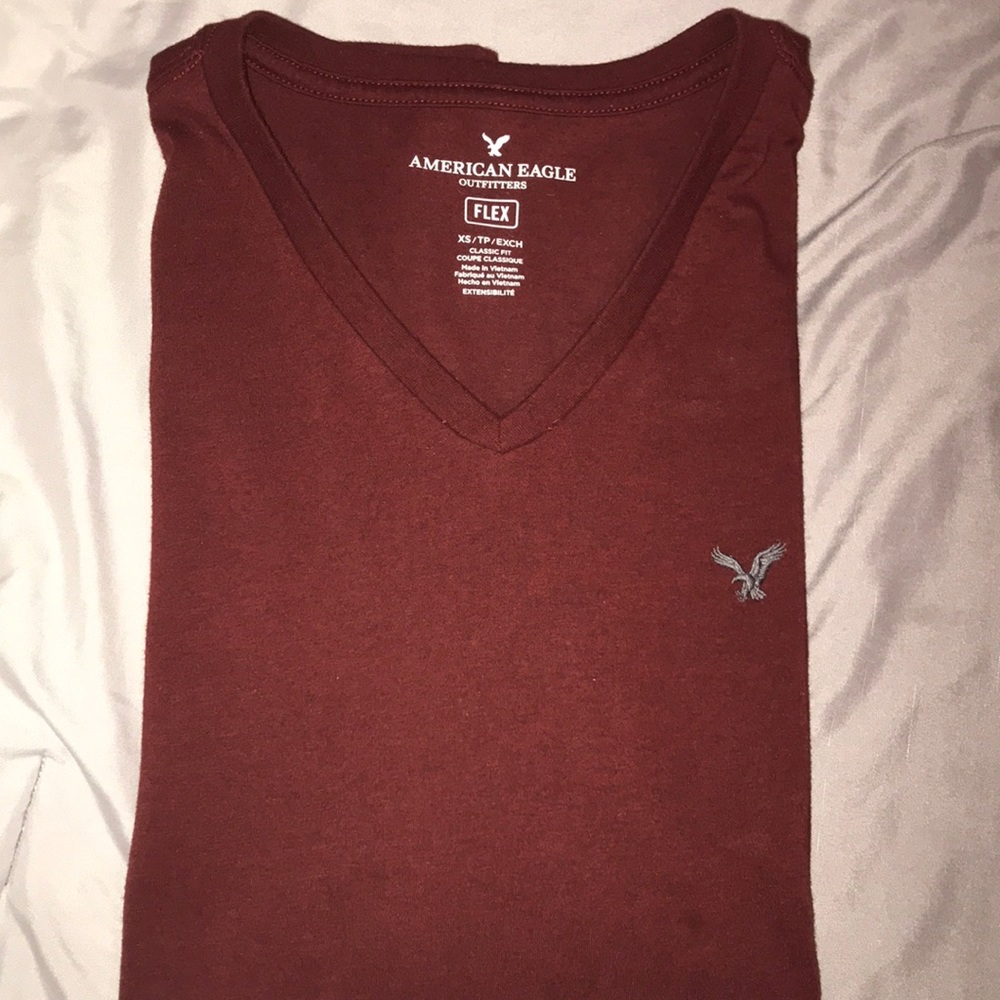 American Eagle Vneck t-shirt