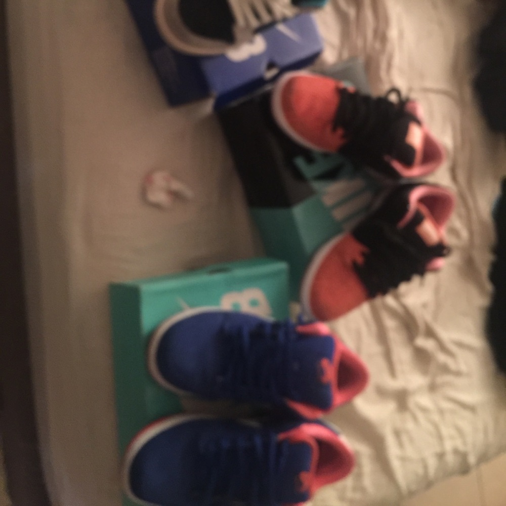 3 pairs of Nike sbs