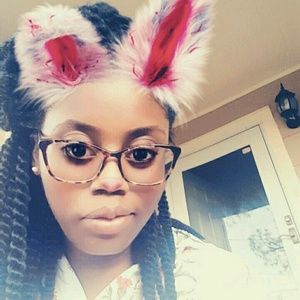 Meet your Posher, Carmellia