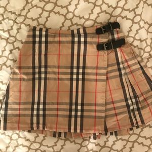Burberry pattern skirt