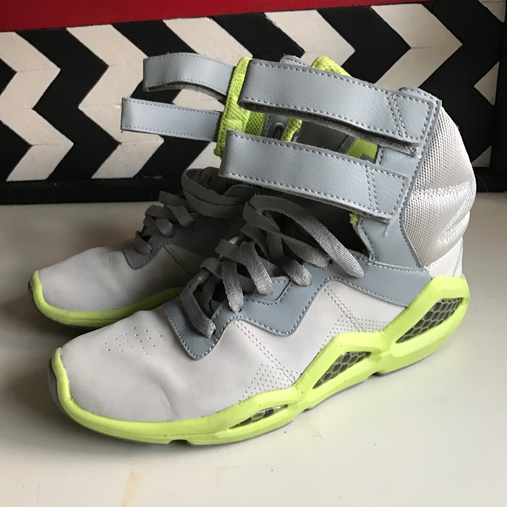 Retro Vintage Reebok Neon Sneaker