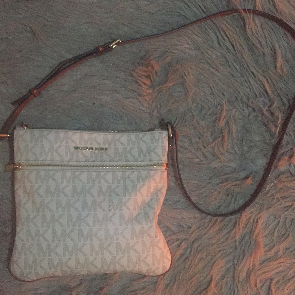 Michael Kors Bedford Flat Crossbody Bag