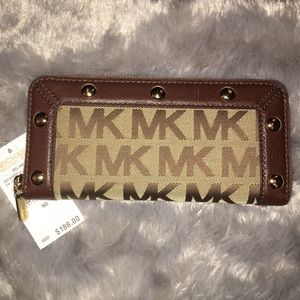 BRAND NEW Michael kors wallet