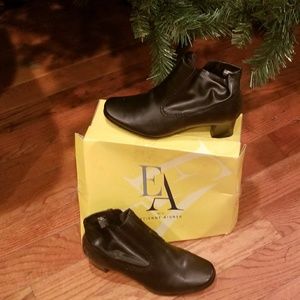 ETIENNE AIGNER boots like new