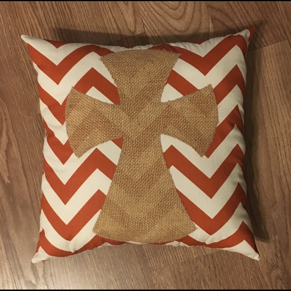 Rust chevron burlap cross pillow! ❤️