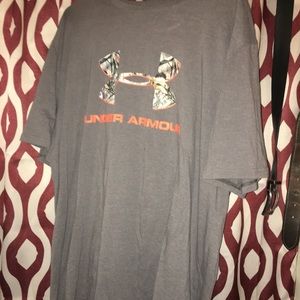 Under Armour T-shirt