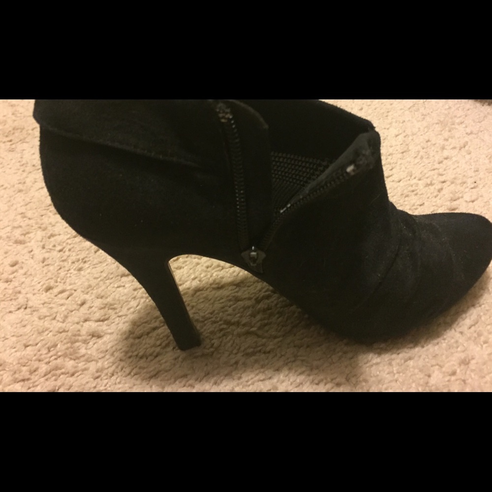 *PRICE DROP* Sleek Black Heels - Picture 3 of 5