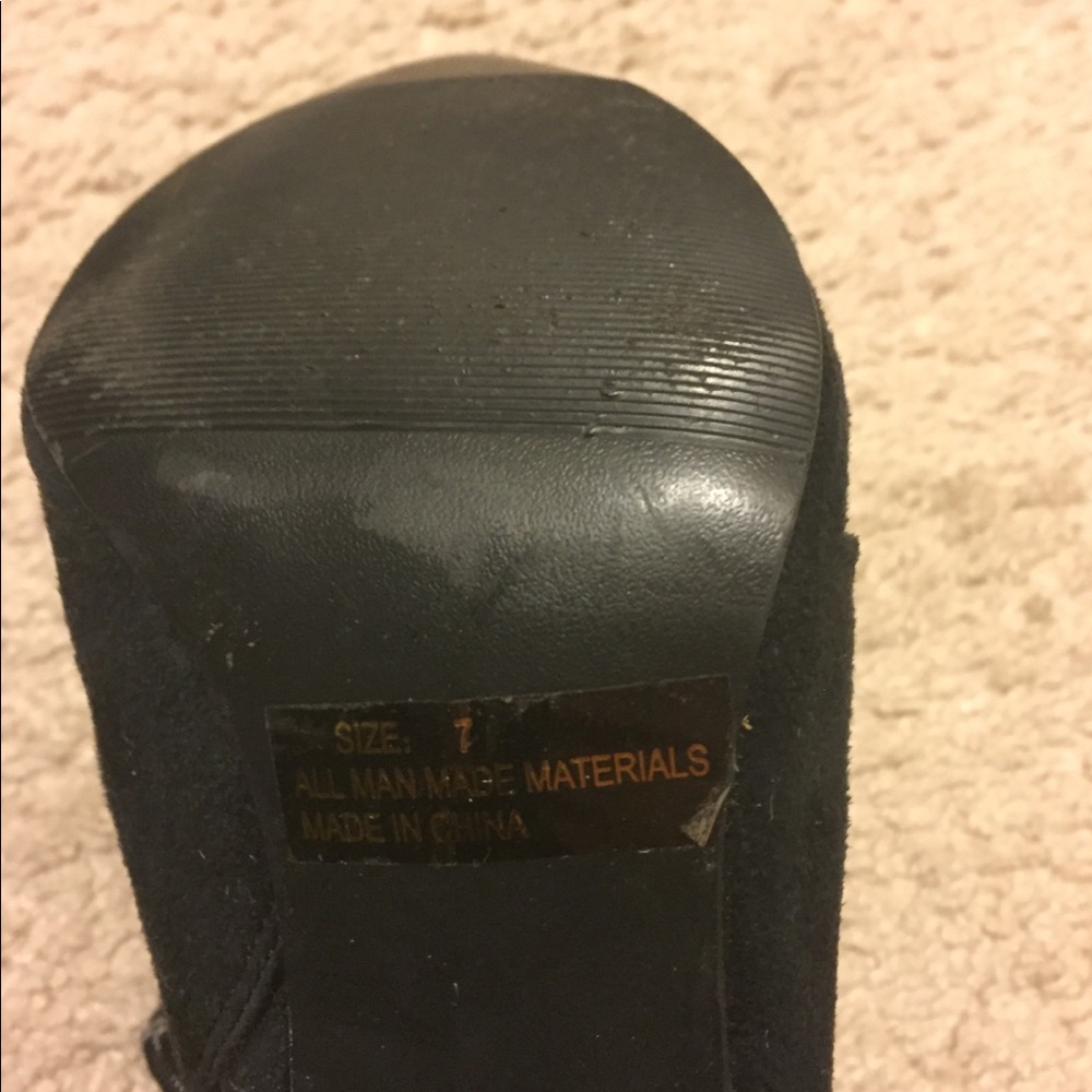 *PRICE DROP* Sleek Black Heels - Picture 5 of 5