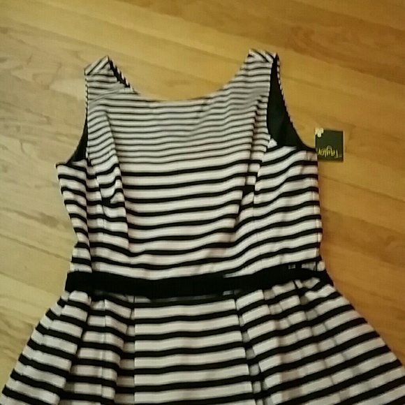 Taylor Dress - Picture 3 of 5