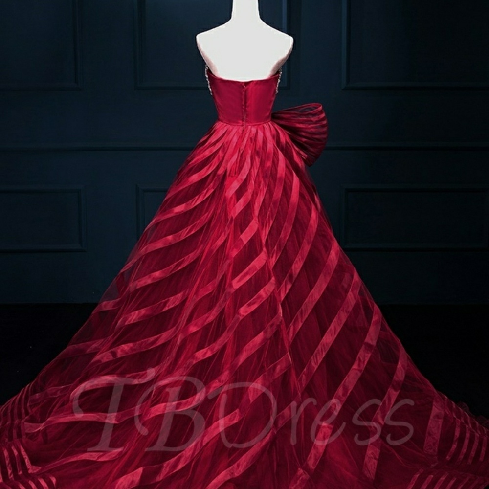 Beautiful wedding/special occasion dress nwot
