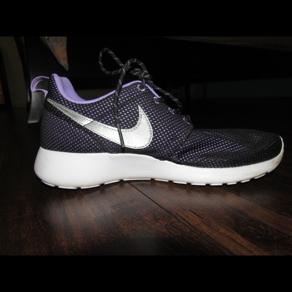 Nike Mesh lavender and black Nike Roshes