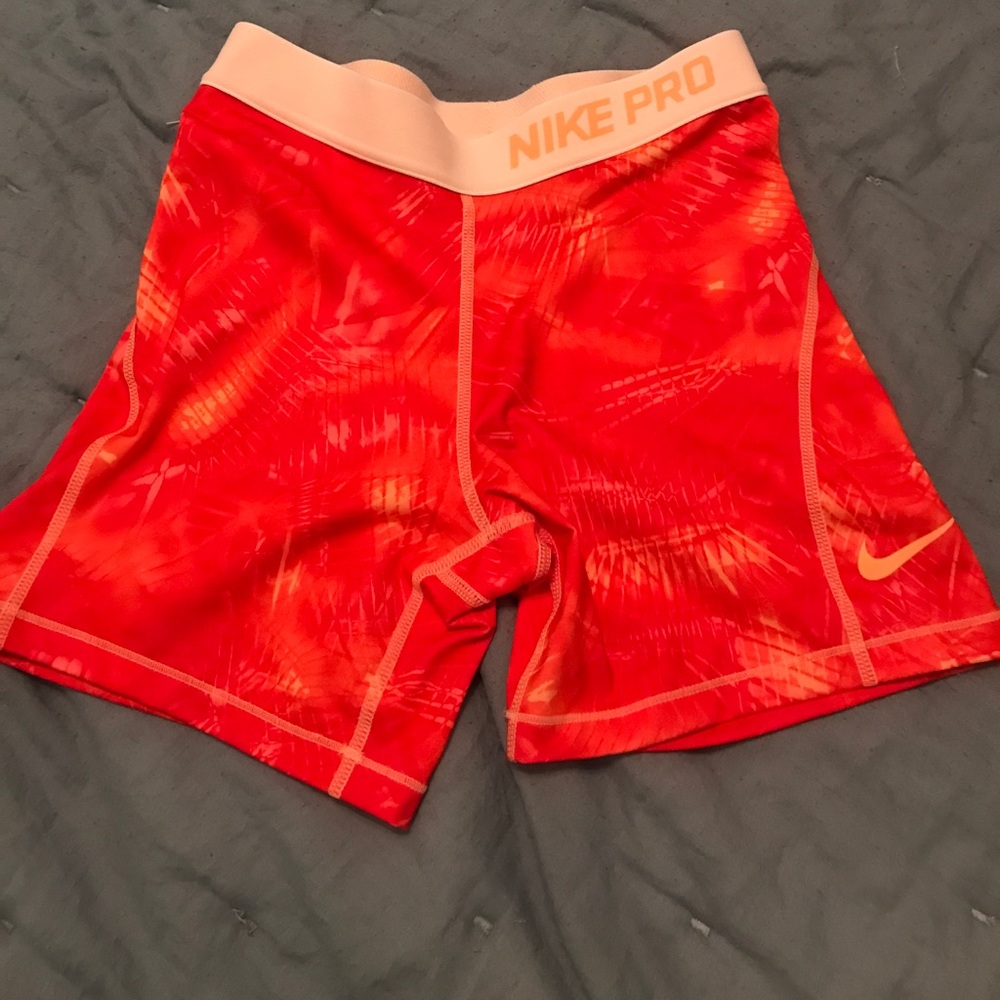 Nike shorts! Beautiful colors! (Size M)