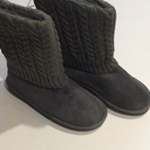 Boutique Shoes - Gray Cable-Knit Boots Boutique Shoes - Gray Cable-Knit Boots