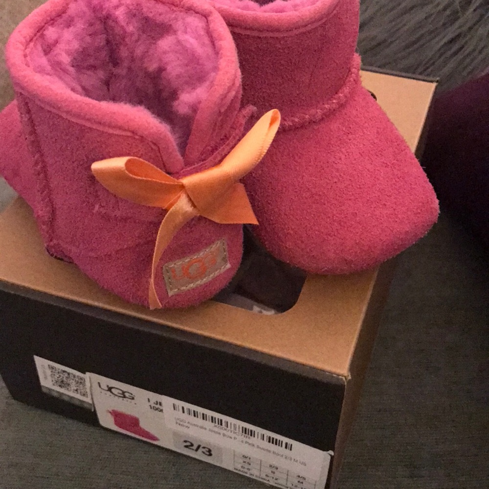 Ugg pink Jesse Bow