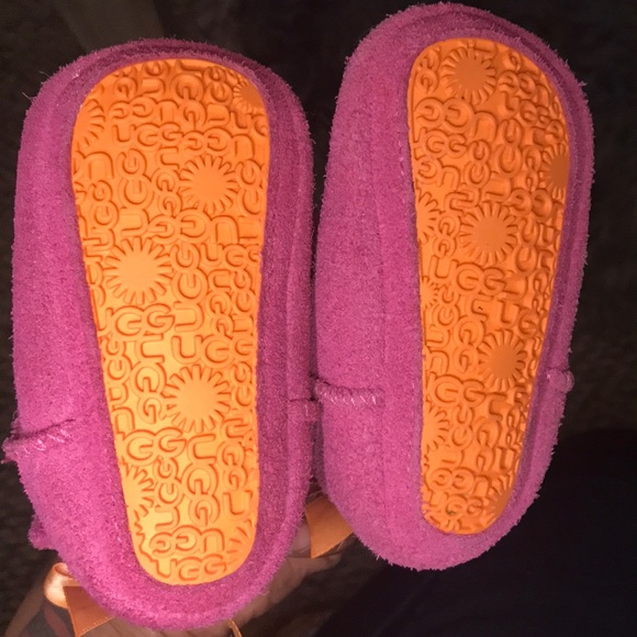 Ugg pink Jesse Bow - Picture 2 of 4