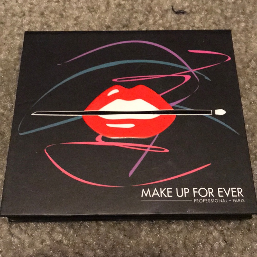 Makeup Forever 9 Artist shadow palette