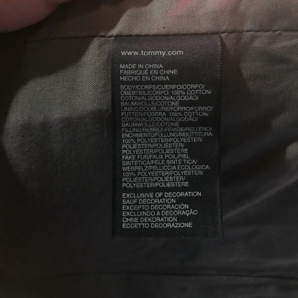 Tommy Hilfiger puffer vest - Picture 7 of 8