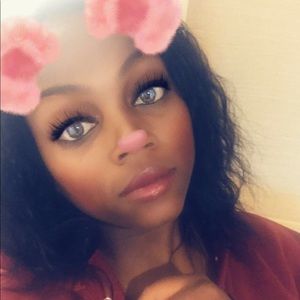 Meet your Posher, Denise