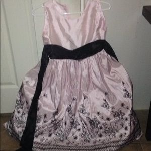 Girls pink fluffy dress