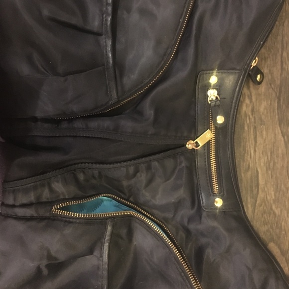 Skip Hop Diaper Bag, good condition, 1 torn zipper - Picture 2 of 4