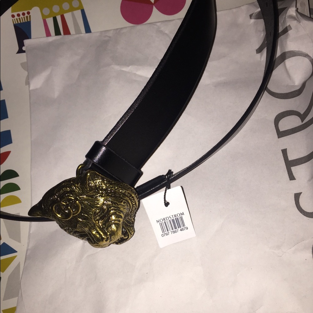 Leather belt with feline buckle