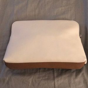 BRAND NEW! NEVER WORN! 31 Minute Cosmetic Zip Case