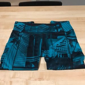 Lucy Power Train Pocket Capri Verdial Dimension