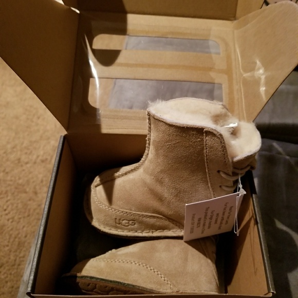 Baby Boo ugg - Picture 2 of 3