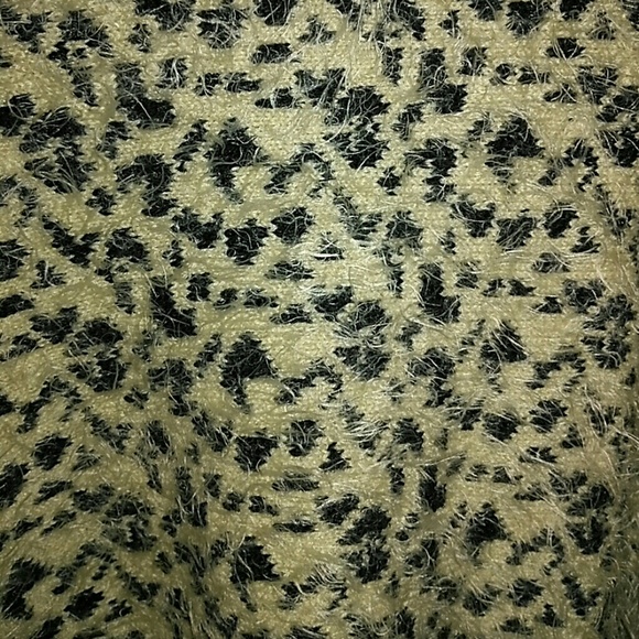 Cropped Top with Wide Sleeves - Picture 5 of 7