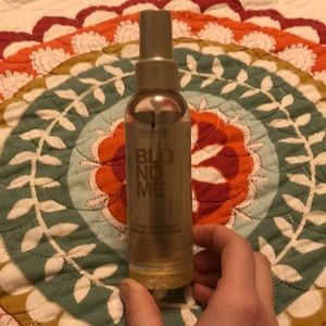 Blonde me shine enhancing spray conditioner