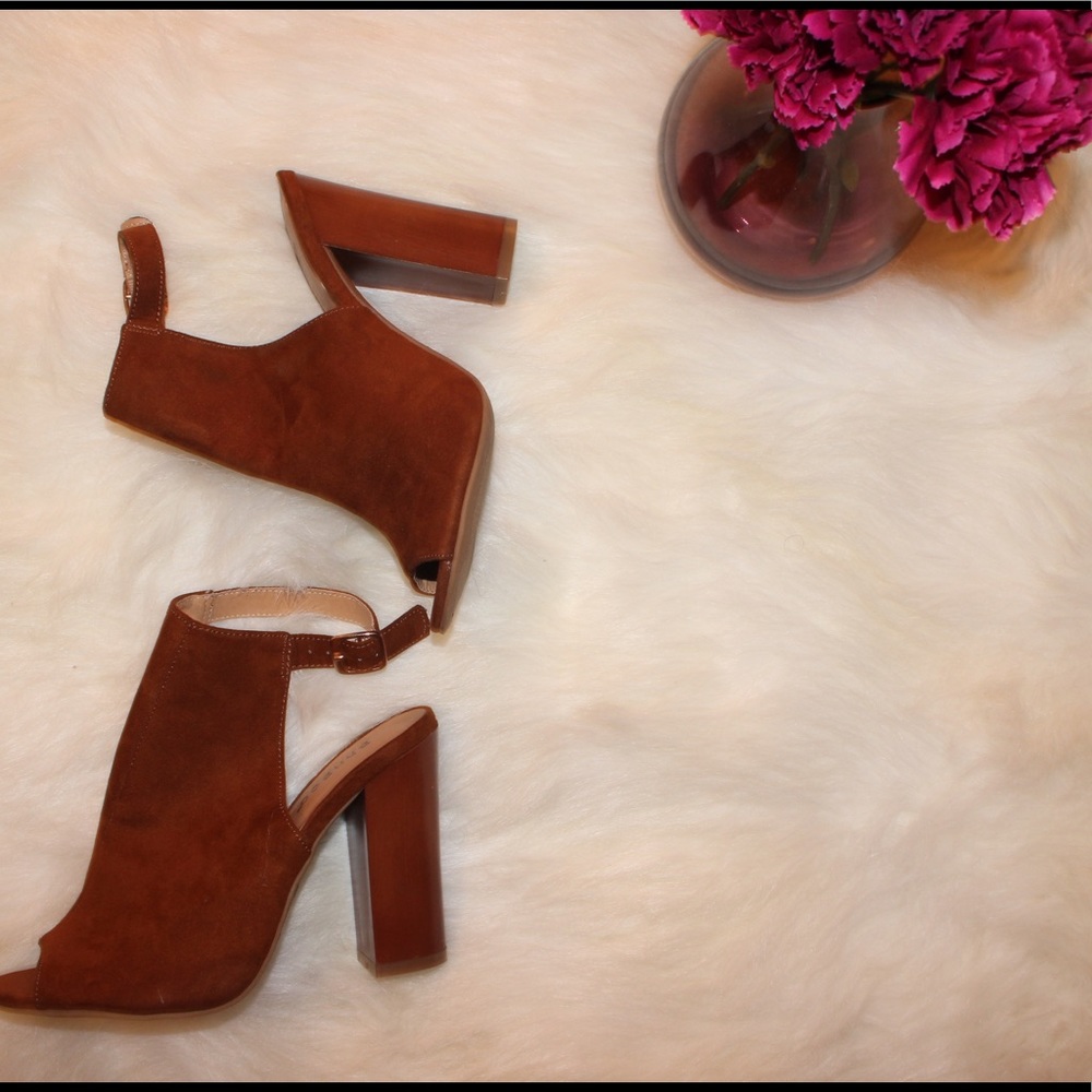 Meet your Posher, Bee