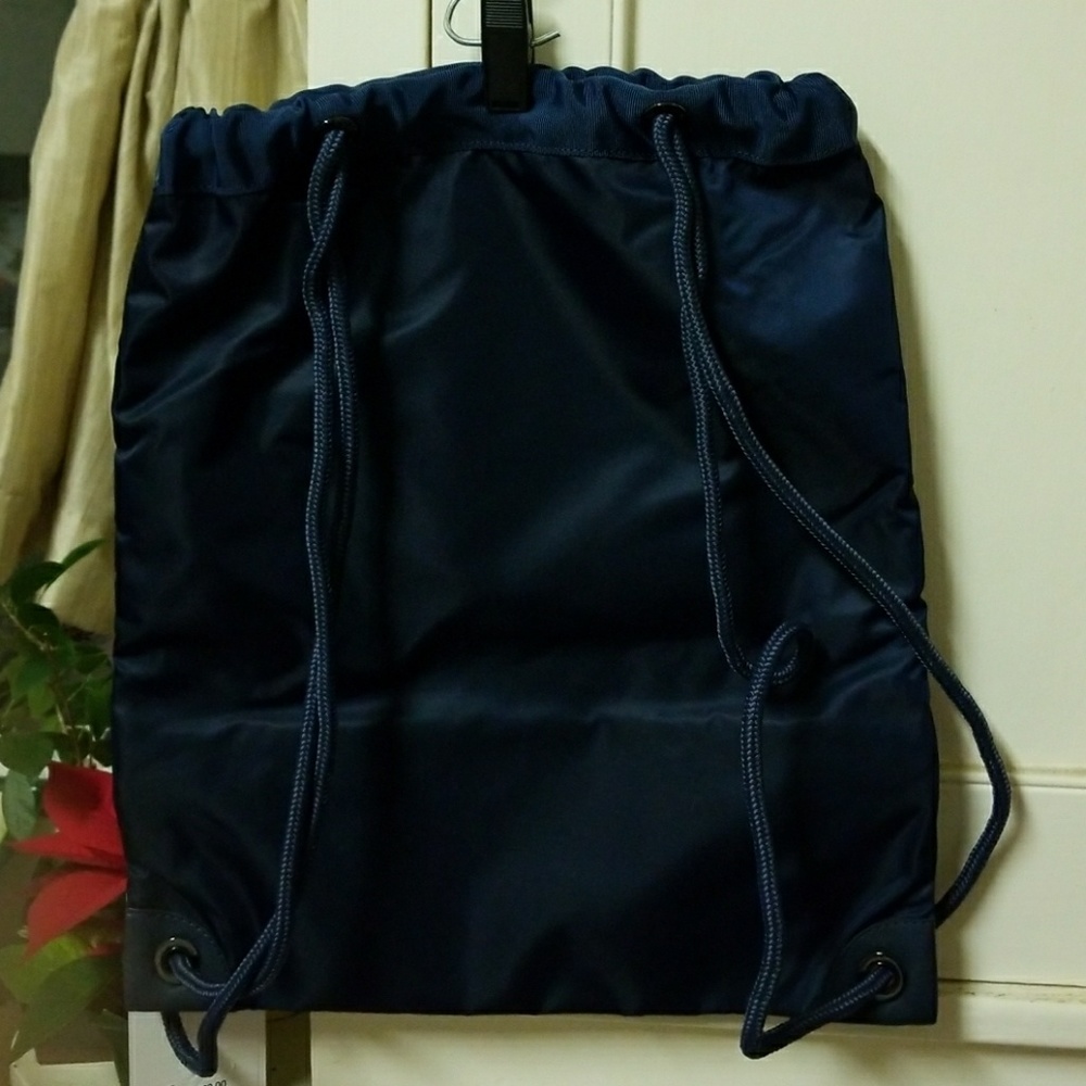SALE:Lululemon Go Lightly Cinch Bag-NWT - Picture 2 of 4