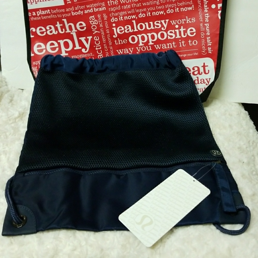 SALE:Lululemon Go Lightly Cinch Bag-NWT - Picture 3 of 4