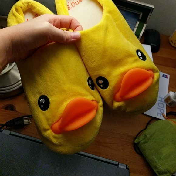 Duckie house slippers - Picture 2 of 3