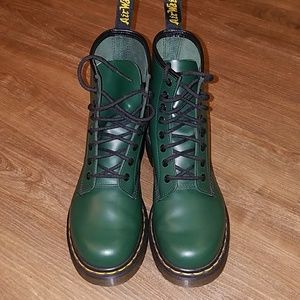 Doc martens womens size 7 W, green boots