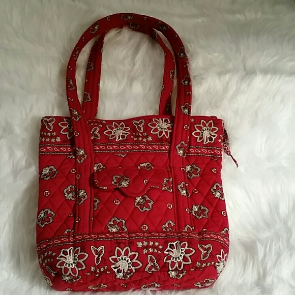 Vera Bradley Handbags - FLASH SALE BEAUTIFUL VERA BRADLEY PURSE