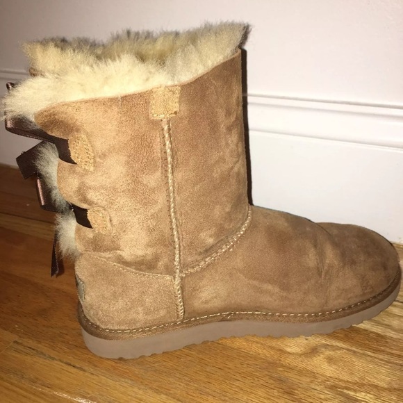 SALE❤️ Tan bow Uggs! - Picture 2 of 3