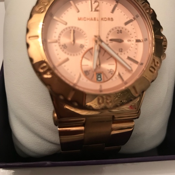 Michael Kors Rose-Gold Watch - Picture 3 of 6