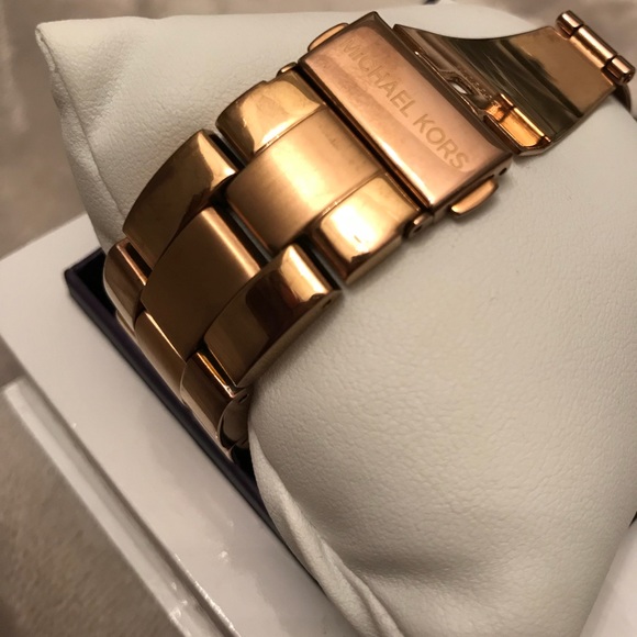 Michael Kors Rose-Gold Watch - Picture 5 of 6
