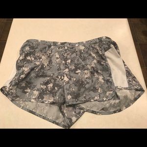 Camo mesh running shorts