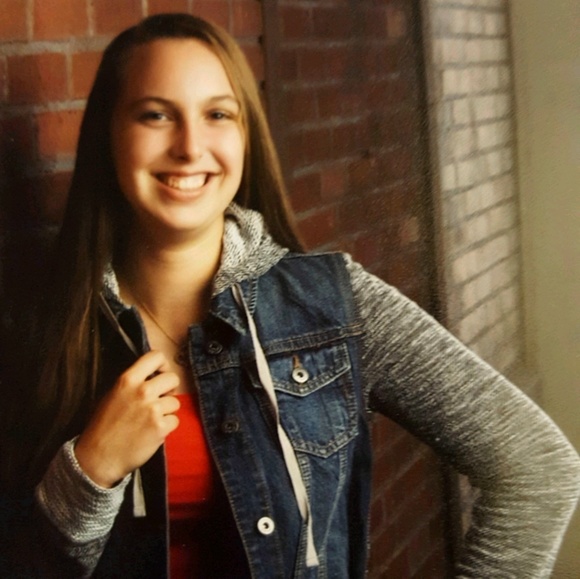 Meet your Posher, Gabriela - Picture 1 of 1