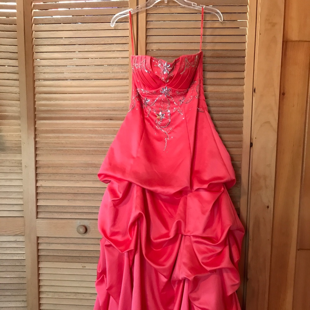 Beautiful Coral Prom Dress in Perfect Condition