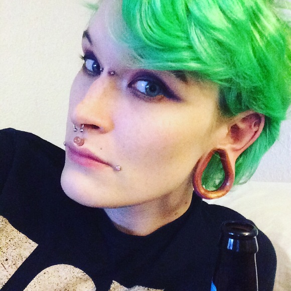 Meet your Posher, Brittany - Picture 2 of 2