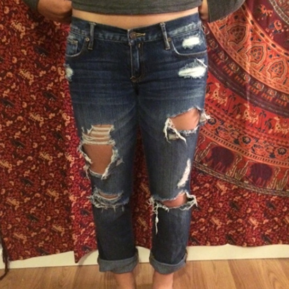 Boyfriend destroyed jeans