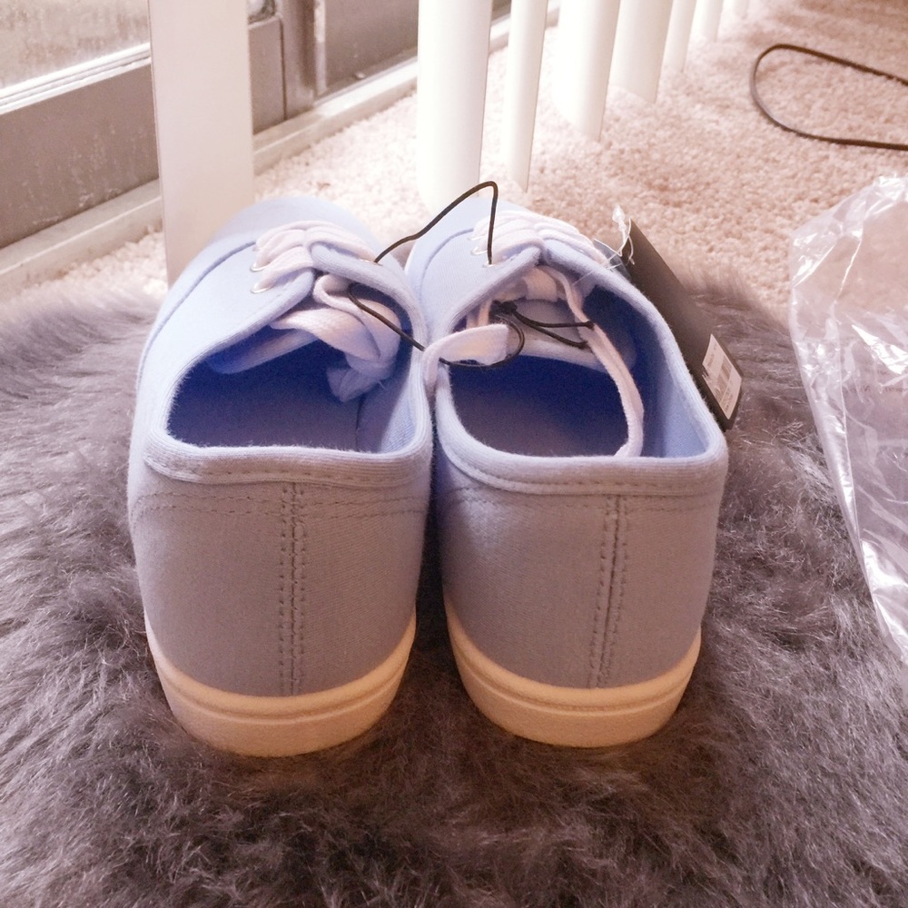 NWT Forever 21 Baby Blue Lace up canvas plimsolls - Picture 6 of 8