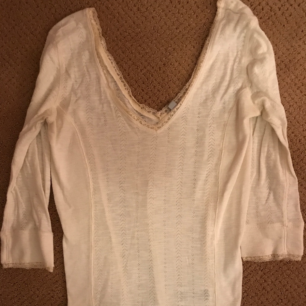 Cream v-neck long sleeve blouse