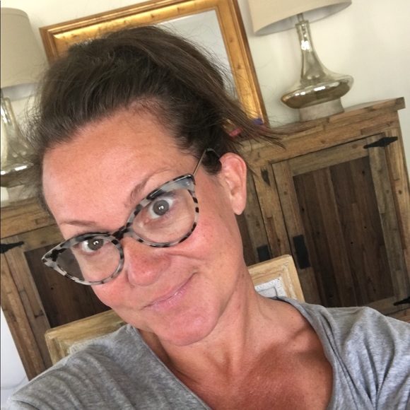 Meet your Posher, Jennifer - Picture 1 of 1