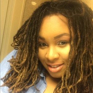 Meet your Posher, Alexis