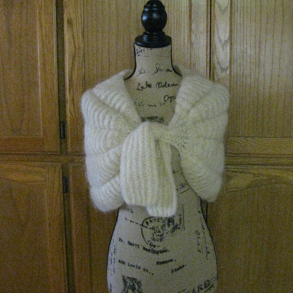 NWOT Boutique knitted shaw/scarf